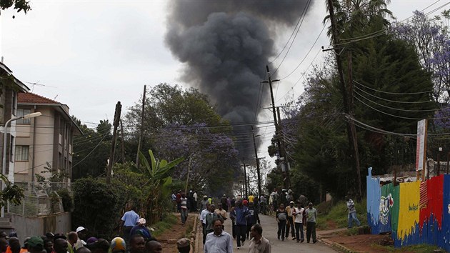 Boj o obchodn centrum v Nairobi, kde islamist dr rukojm, pokraoval v pondl u tet den.  (23. z)