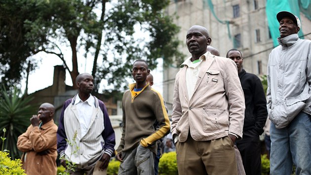 Obyvatel Nairobi pihl zsahu vojk a policie v mstnm obchodnm centru (24. z)