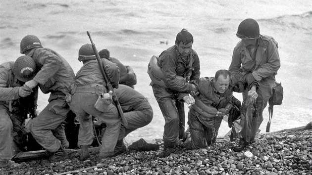 Spojeneck vojska pi vylodn na pobe Normandie (6. ervna 1944)