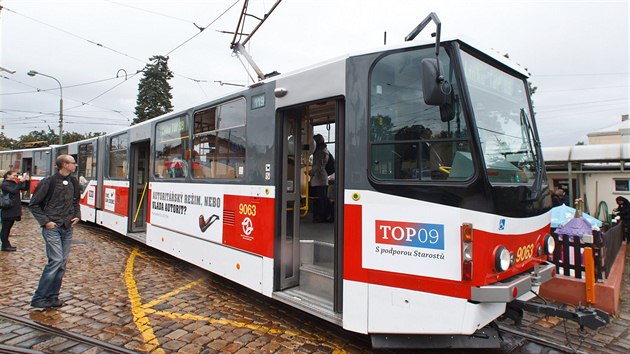 Speciální tramvajová linka TOP 09, kterou strana odstartovala kampaň.