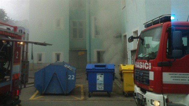 Požár skladu v areálu brněnské Veterinární a farmaceutické univerzity zaměstnal několik desítek hasičů.