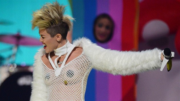 Miley Cyrusov rda provokuje.