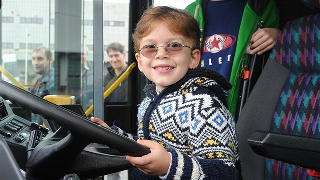 Syn Michaely Kuklové Roman si nejvíc užil zkušenost za volantem autobusu.