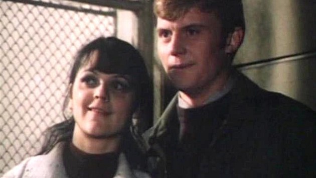 Ta�jana Medveck� a Ji�� Schmitzer ve filmu Mare�ku, podejte mi pero! (1976)