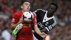 TSNÝ SOUBOJ. Iago Aspas z Liverpoolu (vlevo) a Victor Wanyama ze Southamptonu.