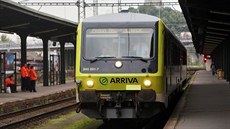 Vlak spolenosti Arriva poprvé vyjídí z Prahy do Kralup nad Vltavou.