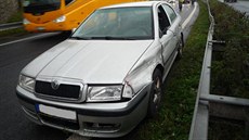 Na R35 ve smru na Liberec ráno havarovalo auto do svodidel. Kdy na míst...