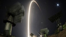 Start Sojuzu s novou posádkou k ISS v listopadu 2013 na snímku s dlouhou...