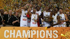 Francouzští basketbalisté slaví titul mistrů Evropy.