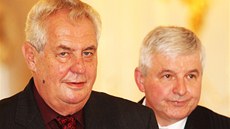 Prezident Miloš Zeman a premiér Jiří Rusnok po jednání o situaci v OKD (úterý