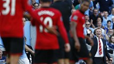 POTUPENÝ �AMPION. Fotbalisté Manchesteru United vedení trenérem Davidem Moyesem