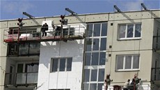 Podle inspektor� se dokonalým ut�sn�ním domu sice sní�í náklady na vytáp�ní,