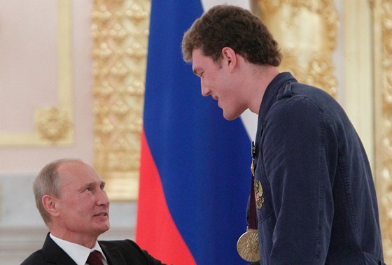Ruský prezident Vladimir Putin a volejbalový reprezentant  Dmitrij Muserskij si
