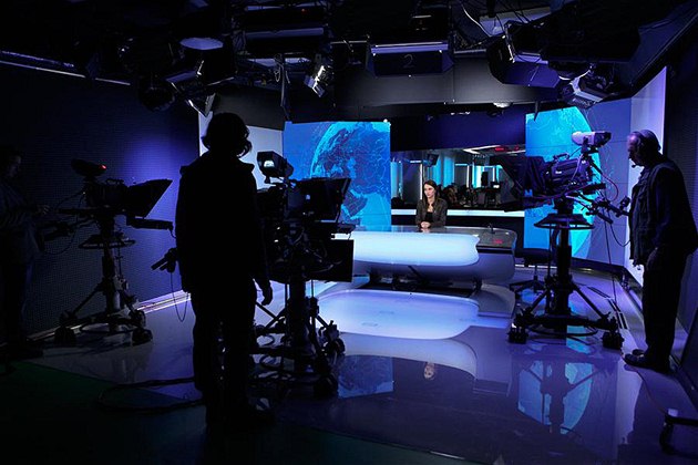 Zpravodajská televizní stanice �T24 zm�nila i barvu svého studia.