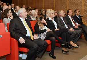 Premiér Jiří Rusnok si vzal sebou na cestu do USA i manželku (uprostřed první