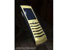 Gold Samsung Phone in Oceans 13 (2007)        