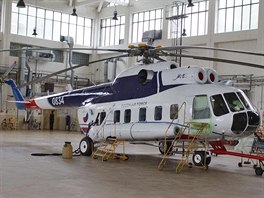 Prezidentský vrtulník vznikl úpravou armádního Mi-8S. Nese označení 0834 a...