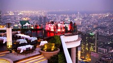 Pohled na msto si mete vychutnat zhruba z výky 220 metr nad moem.