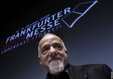 Spisovatel Paulo Coelho se na frankfurtském veletrhu objevil v roce 2008.