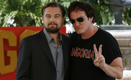 POCHOPENÍ PRO ÍNU. Zatímco reisér Quentin Tarantino (vpravo) slíbil úast na pedávání cen Huading, Leonardo DiCaprio se nedávno objevil na zahájení stavby "ínského Hollywoodu".