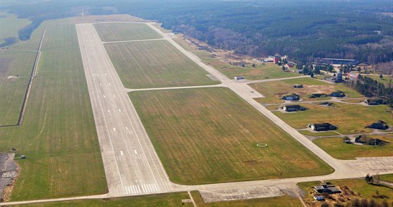 Hlavní ranvej letiště je dlouhá 2,5 kilometru a široká 80 metrů.