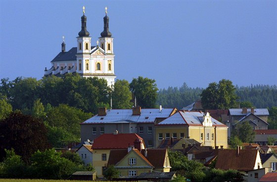 Kostel Panny Marie Pomocné v Luži na Chrudimsku. 