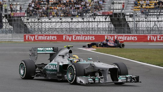 Lewis Hamilton s vozem Mercedes