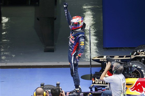 HRDINA OKAMIKU. Sebastian Vettel po triumfu ve Velké cen Koreje. 