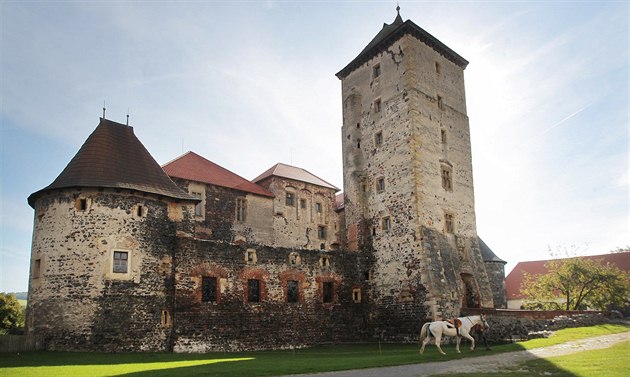 Václav Vorlí�ek p�ijel zahájit výstavu v�novanou pohádce T�i o�í�ky pro Popelku...