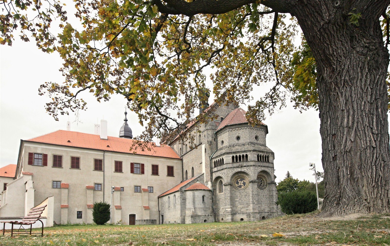 Poslední opravu baziliky provád�l ve t�icátých letech 20. století slavný �eský architekt Kamil Hilbert, proslulý dostavbou pra�ské Svatovítské katedrály.