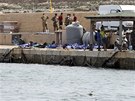 Nejmén 130 lidí zemelo pi ztroskotání lodi s uprchlíky, která míila z