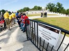 Amerití válení veteráni navtívili památník druhé svtové války ve