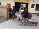 Policisté prohledávají okolí poty ve Skipov na Opavsku, kde nkdo zavradil