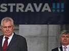 Milo Zeman na návtv Ostravy, vpravo primátor Petr Kajnar. (1. íjna 2013) 