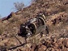 Robot BigDog sleduje svého operátora pi zkoukách v kalifornské polopouti.