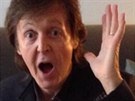 Paul McCartney odpovídal fanoukm na Twitteru.