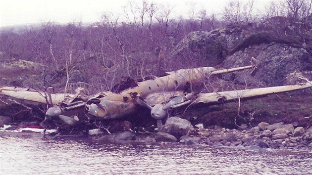 Bombardér Pe-2 po vylovení z jezera Kokajavr