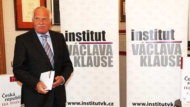 Vclav Klaus pi pedstaven nov knihy "esk republika na rozcest. as rozhodnut". (7. jna 2013)
