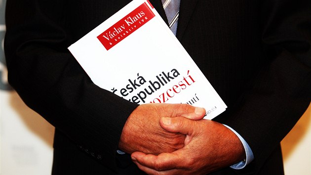 Vclav Klaus pi pedstaven nov knihy "esk republika na rozcest. as rozhodnut". (7. jna 2013)