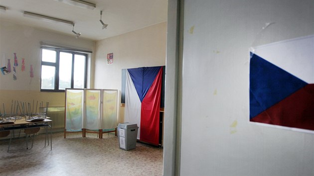 Cvin volit do Snmovny si vyzkoueli i gymnazist v Moravskm Krumlov (2. jna 2013).