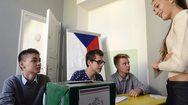 Studentsk volby na praskm Gymnziu Jana Palacha (2. jna 2013)