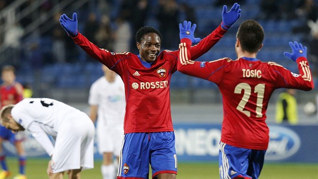 RADOST CSKA MOSKVA Toi a Musa  z CSKA Moskva se raduj z glu do st Plzn v utkn Ligy mistr.