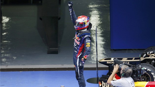 HRDINA OKAMIKU. Sebastian Vettel po triumfu ve Velké cen Koreje. 