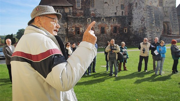 Režisér Václav Vorlíček přijel v roce 2013 zahájit výstavu věnovanou pohádce Tři oříšky pro Popelku na hrad Švihov, kde se tento jeho film rovněž natáčel.