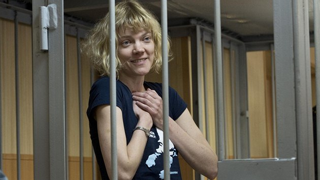Mezi aktivisty Greenpeace, na kter rusk ady uvalily dvoumsn vyetovac vazbu, je i finsk aktivistka Sini Saarela.