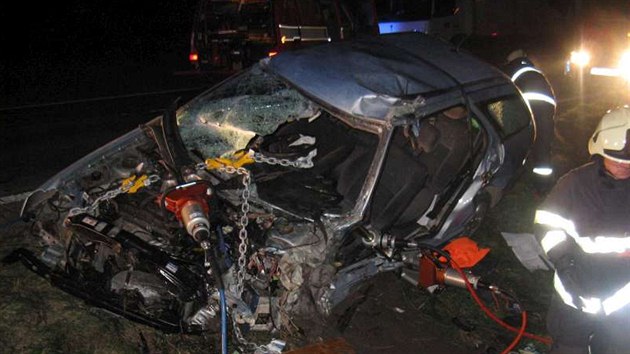 Nehoda osobnho a nkladnho auta u astolovic na Rychnovsku (3.10.2013).