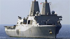 USS San Antonio, na její palub bude Libí pepraven do USA (8. íjna)