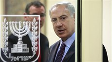 Izraelský premiér Benjamin Netanjahu pichází na setkání s eským prezidentem...