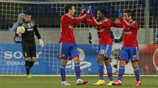 RADOST CSKA MOSKVA Toi, Musa a Elm (zprava) z CSKA Moskva se radují z gólu do...