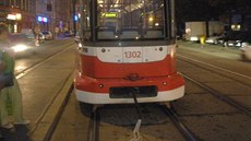 Ke kuriozní nehod� tramvaje do�lo v úterý ráno v Brn� na zastávce Hrn�í�ská....